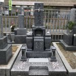大阪府堺市の共同墓地に９寸庵治石細目の和型墓石を建てさせていただきました。
