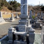 岡山県の公営墓地に、大島石の岡山型蓮華付き和型墓石を建立。