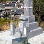 岡山県倉敷市の地域墓地に、庵治中目特級石の岡山型の和型墓石が完成しました。