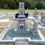 高松市の市営墓地に、庵治中目特級石の丸フトン付き9寸和型墓石が完成しました。