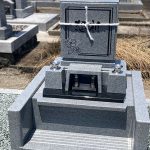 観音寺市の地域墓地に、インド産エルサブルーの洋型墓石が完成。