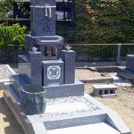 高松市の地域墓地に、庵治細目のやすらぎ型の和型墓石が完成しました。
