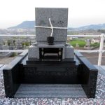 庵治細目とインド黒のデザイン墓石が完成、香川県の地域墓地にて。