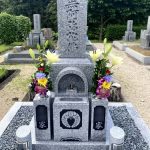 大阪府堺市の市営墓地に、庵治中目特級石の和型墓石が完成しました。