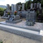 お墓の整理・建替え工事で天山石のデザイン墓を建立、香川県三豊市の共同墓地にて。