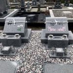 高松市中間町の地域墓地に、庵治石特級の洋型墓石２基が完成しました。